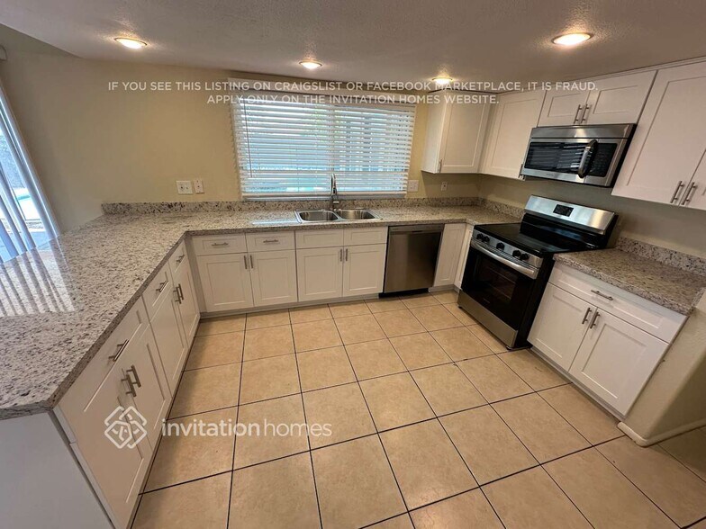 Building Photo - 1823 E Watson Dr
