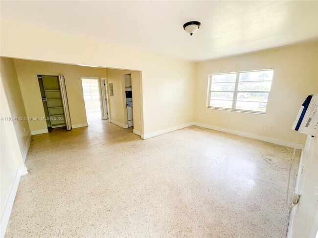 Primary Photo - 2130 Bay Dr