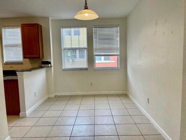 Building Photo - 609 Amador Ln