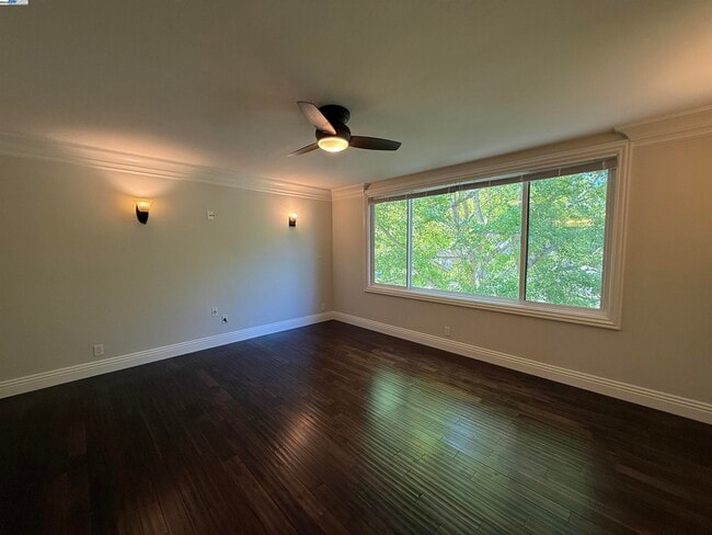 Building Photo - 470 Hale St