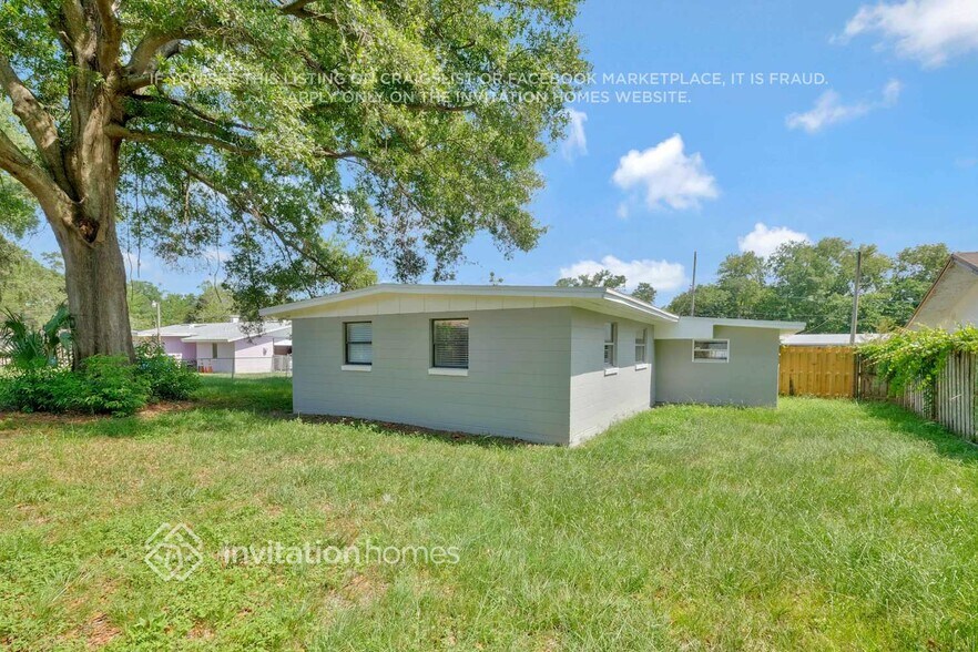 Building Photo - 1761 Merivale Rd S