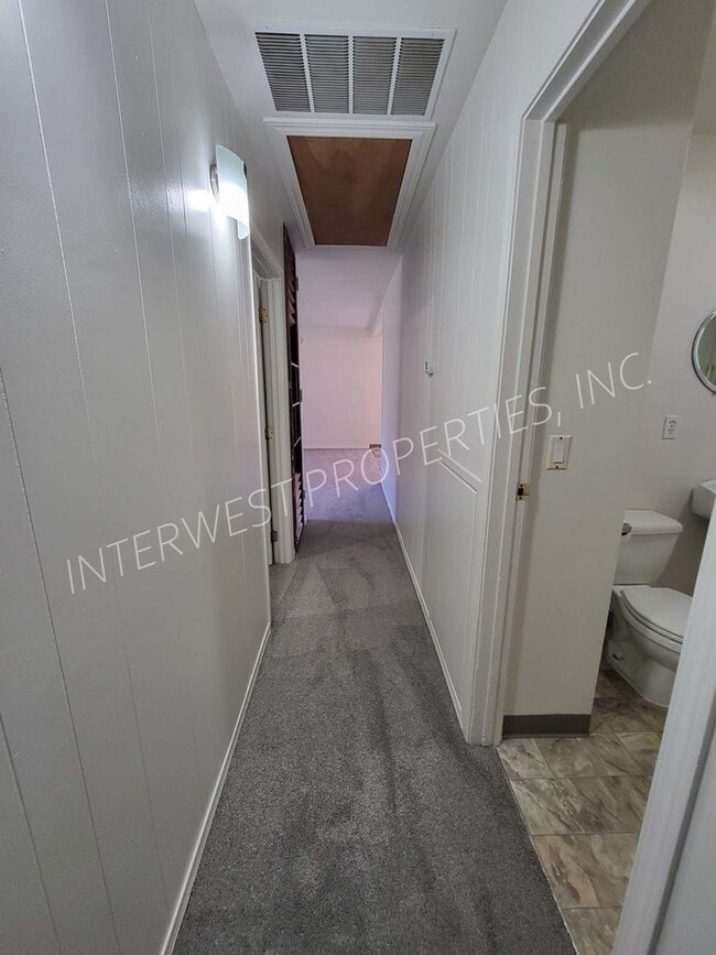 Building Photo - Charming 3 bd Home in Portland with W/D Ho...