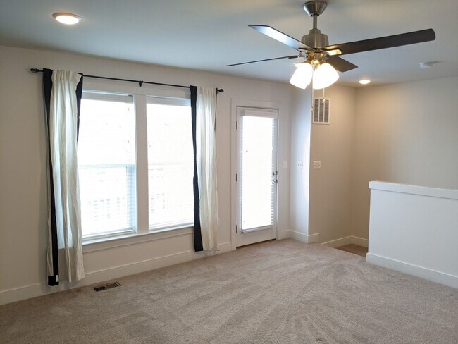 Building Photo - Gorgeous Newer Build (2019) 4 level townho...