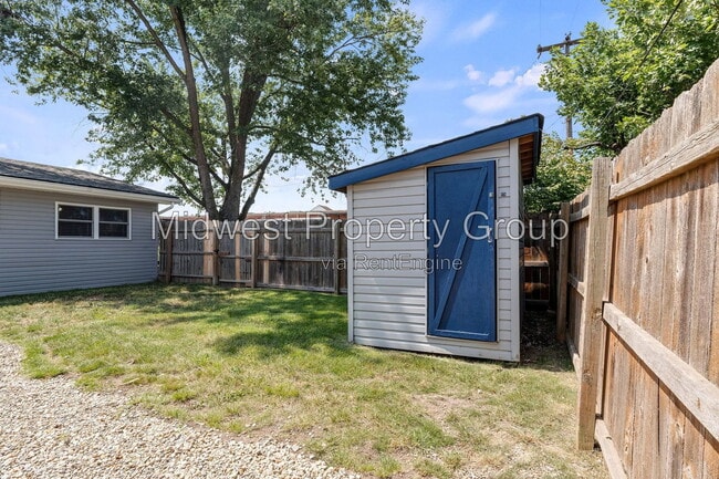 Building Photo - 1595 Flicker Dr