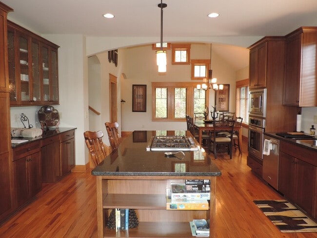 Building Photo - Luxury furnished 3/2.5 Condo at Lodges at Winklers Creek