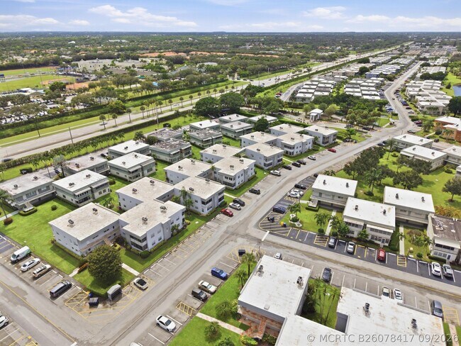 Building Photo - 809 Flanders Q