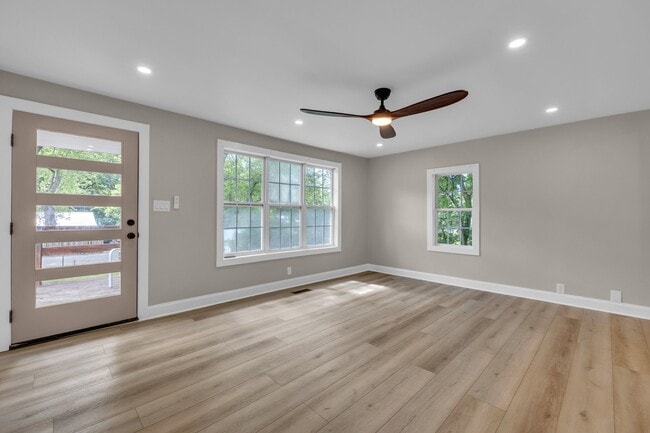 Building Photo - 255 Dixie Dr