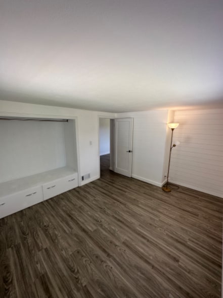 Building Photo - 4024 N Walnut St