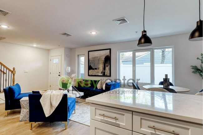 Building Photo - Brand New 2BR/3BA Townhome with Garage