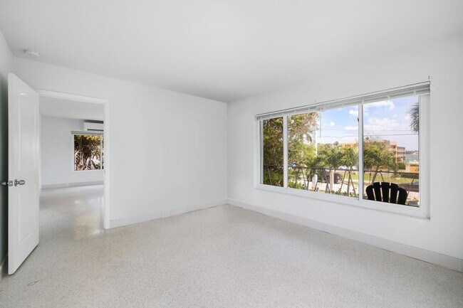 Building Photo - 5411 N Flagler Dr