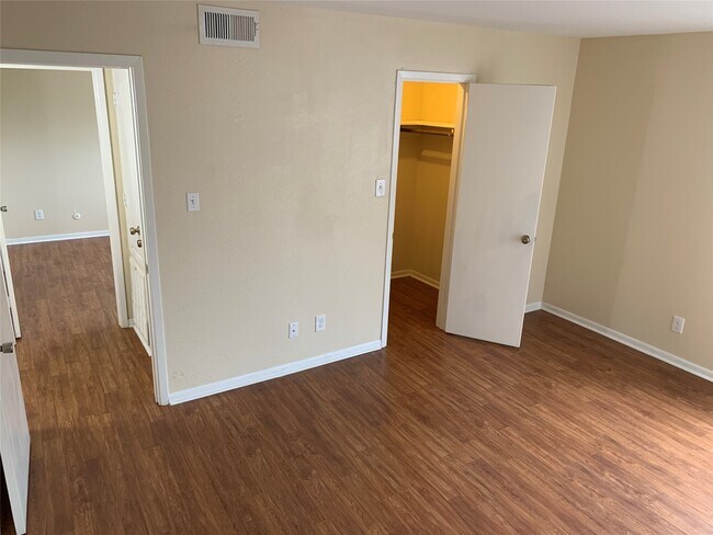 Building Photo - 16111 Aspenglenn Dr