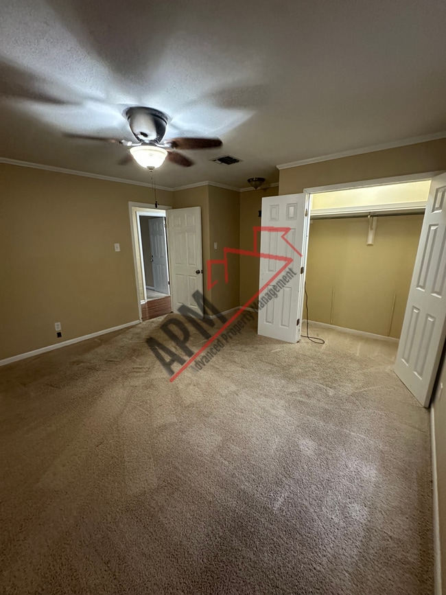 Building Photo - Gorgeous 3 Bedroom House!