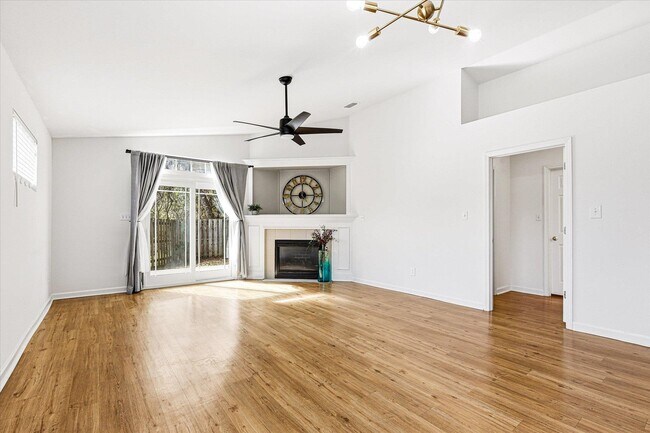 Building Photo - 335 Dreadnaught Ct