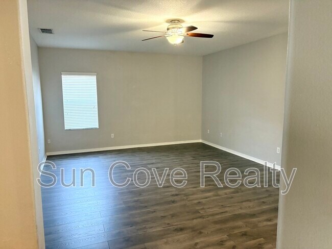 Building Photo - 2111 Roanoke Springs Dr