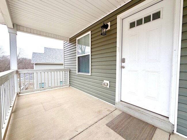 Building Photo - 925 Woody Hills Dr