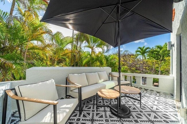 Building Photo - 151 NE 43rd St