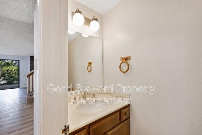 Building Photo - 363 Molokai Dr