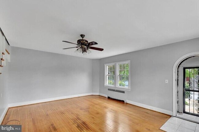 Living room - 427 Hopkins Rd