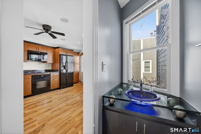 Building Photo - 49 Steamboat Wharf