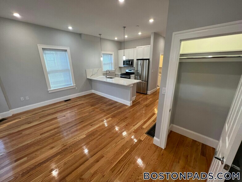 Building Photo - 29 Alpine St