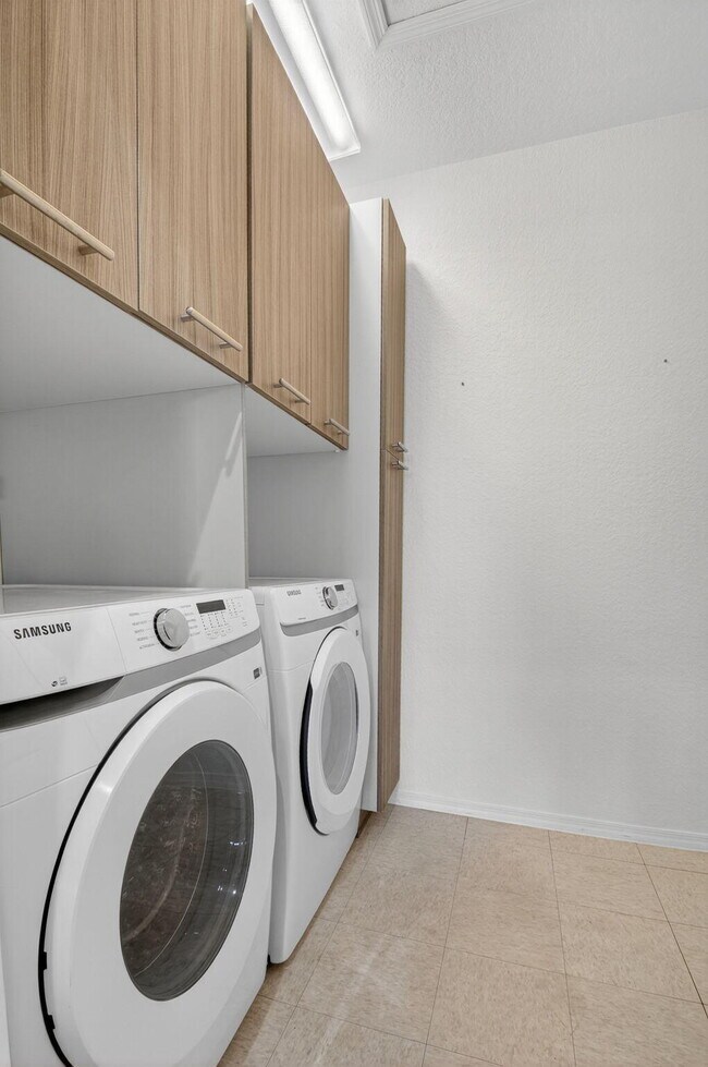 Building Photo - 1301 Belmont Pl