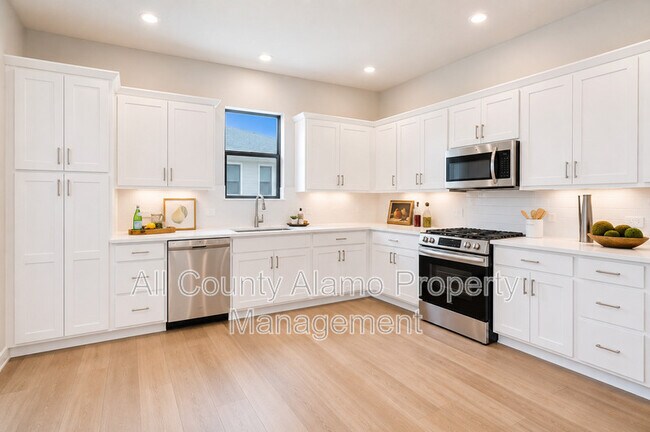 Building Photo - 7930 Kennedy Hill Dr