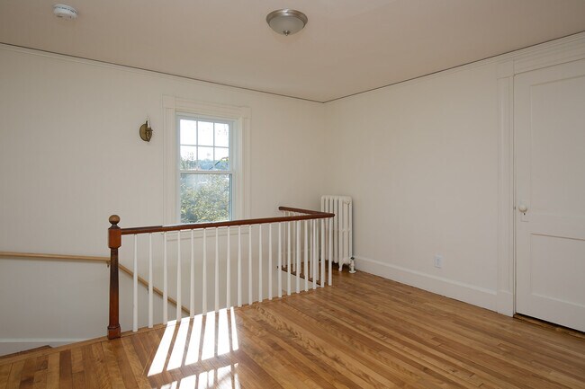 Building Photo - 352 Thoreau St