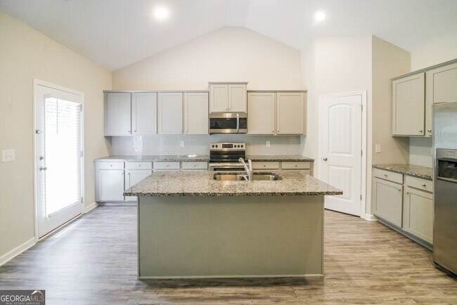 Building Photo - 309 Spruce Creek Ln