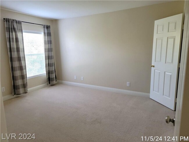 Building Photo - TOWNHOME IN PRIME GREEN VALLEY LOCATION