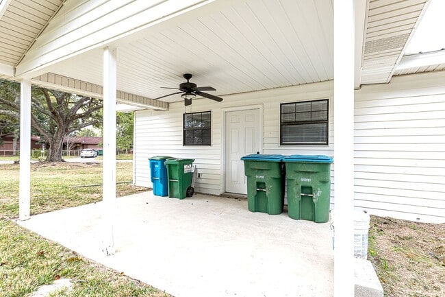 Building Photo - 4703 Bronfair Ave