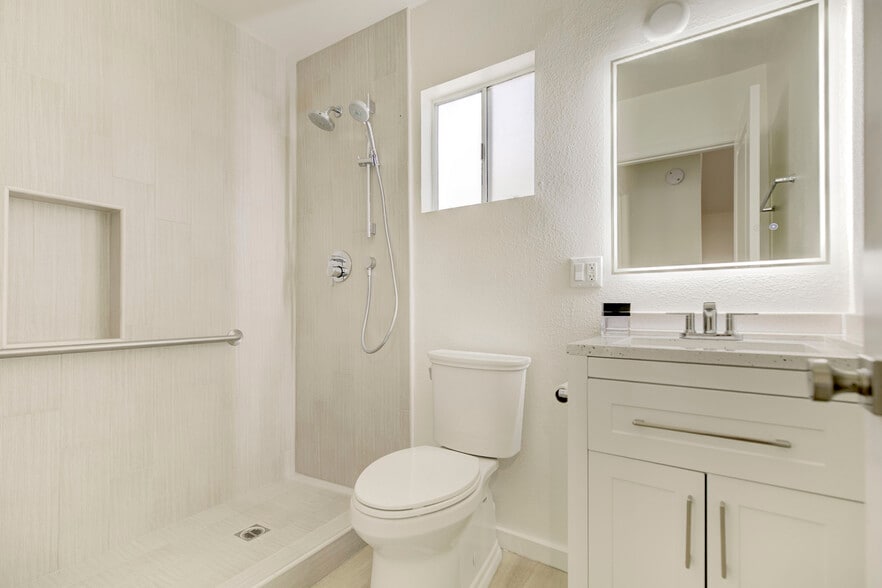 Building Photo - 1444 Bruce Ave