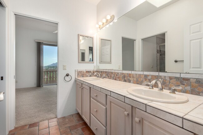 Catalina Foothills 4 bedroom 4 bath Home located in prestigious Canyon Ridge. 270-degree VIEWS! - 4667 N Rocky Crest Plz