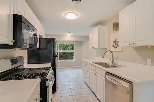 Building Photo - 8711 Bridgeport Dr