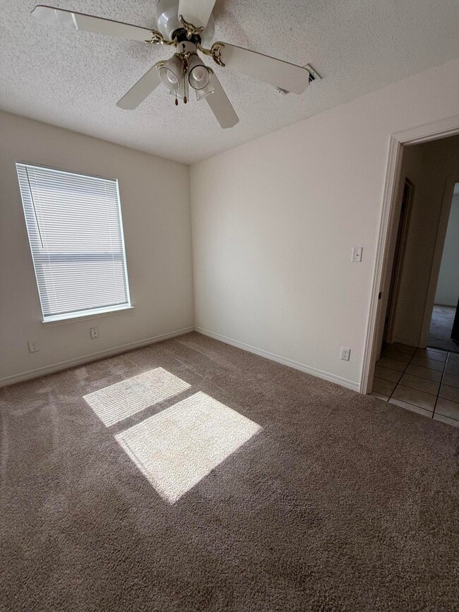 Building Photo - 513 Landview Dr