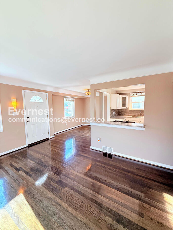 Building Photo - 605 N Dorchester Ave