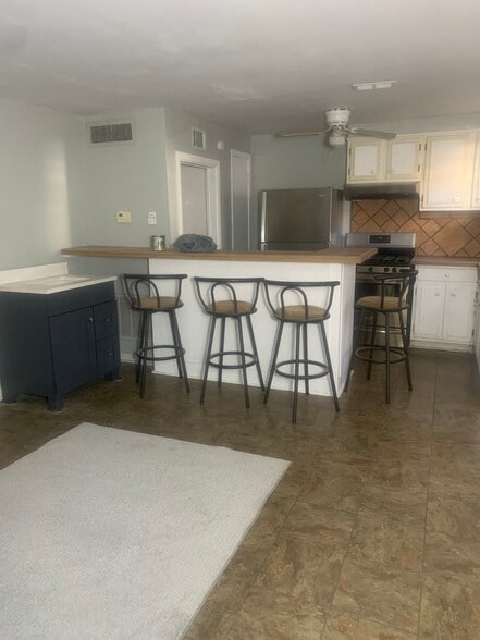 Building Photo - 8224 Freret St