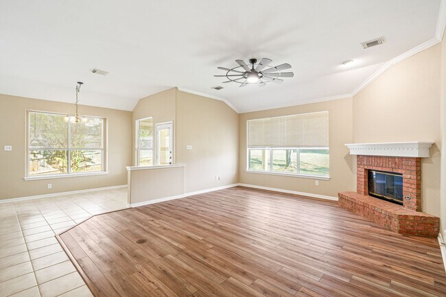 Building Photo - 8615 Traciney Blvd