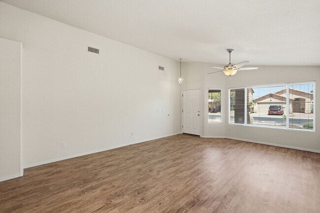 Building Photo - 3 Bedroom Home in Bridlewood!