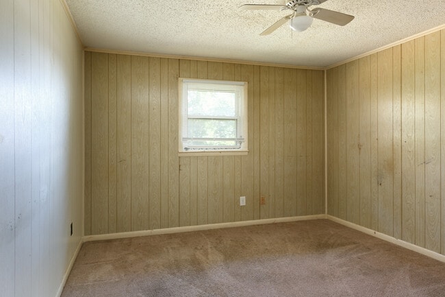 Building Photo - 1049 Rulnick St