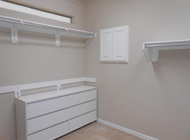 Building Photo - 11 Vershire Cir