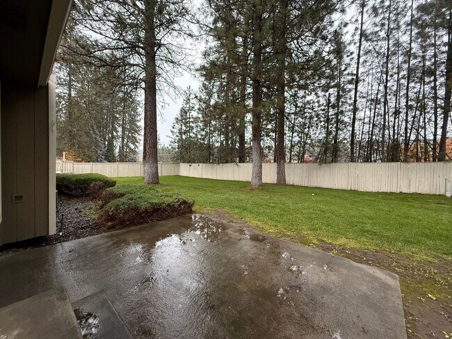 Building Photo - Stunning 3 Bed, 2 Bath Home near Riverside...