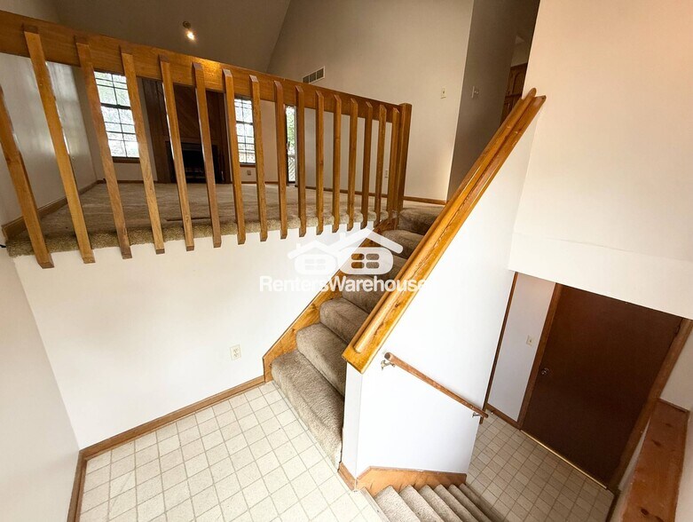 Building Photo - 612 SE Kristi Ln