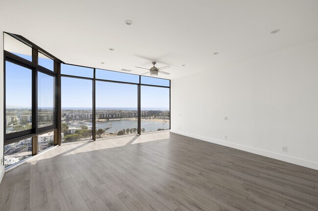 Building Photo - 4267 Marina City Dr