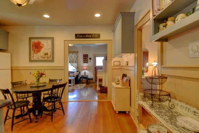 Building Photo - Perfect Furnished Home in Jacksonville!