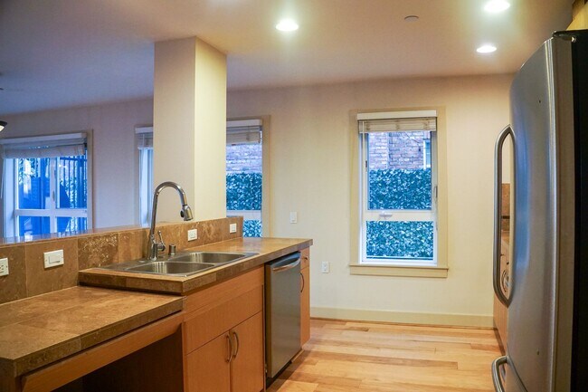 Building Photo - Spacious and Modern Ground Floor 2 bed 2 b...
