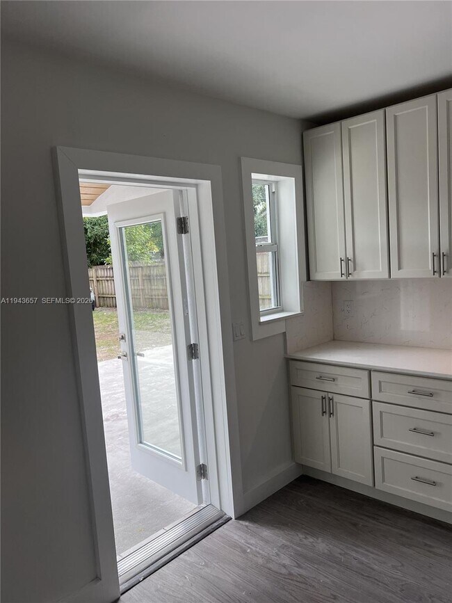 Building Photo - 1432 N Andrews Ave