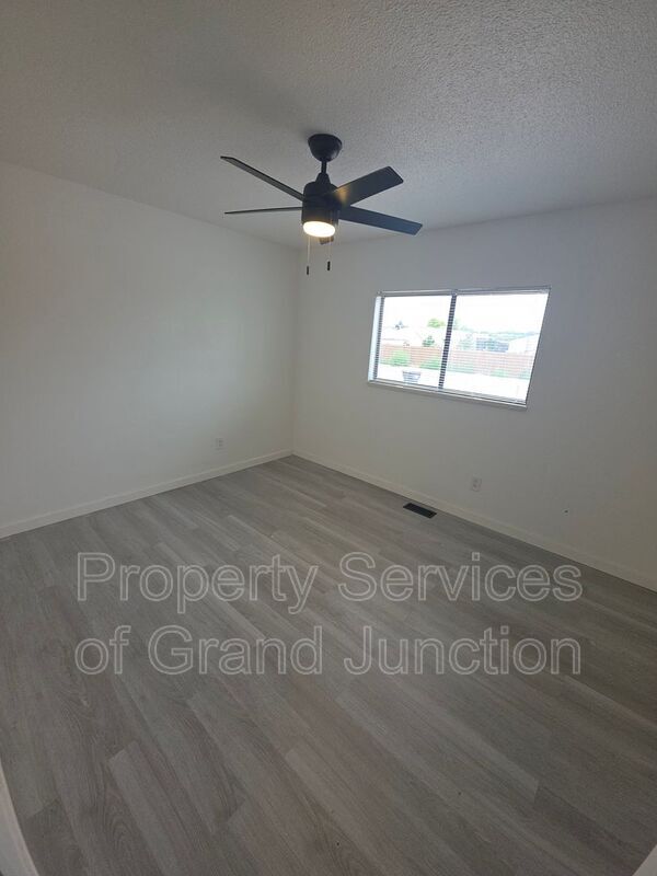 Building Photo - 3238-D 1/4 D 1/4 Rd