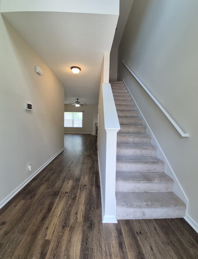 Building Photo - 33 Trask Cir
