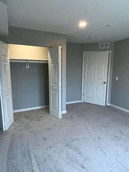 Building Photo - 200 Larkspur Ln