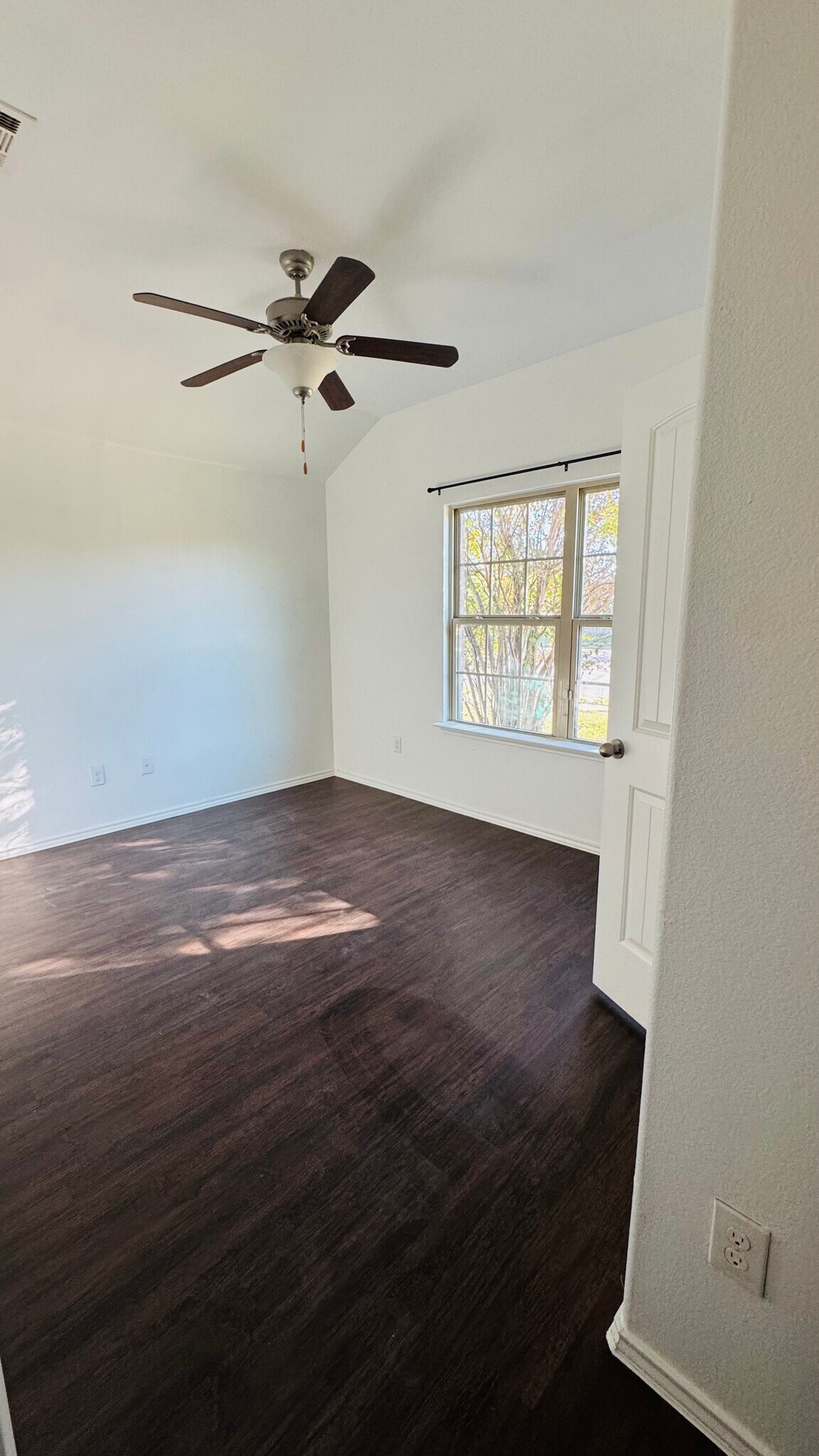 Building Photo - 112 Hendelson Ln